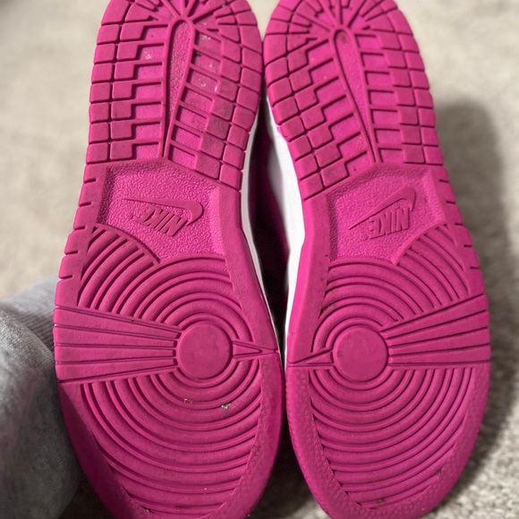 NIKE DUNKS Kids Pink and White Low Top - Picture 5 of 8